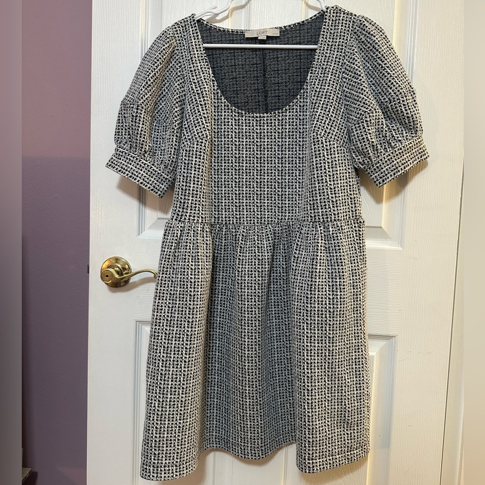 Loft Medium Petite White & Black Textured Puff-Sleeve Dress
